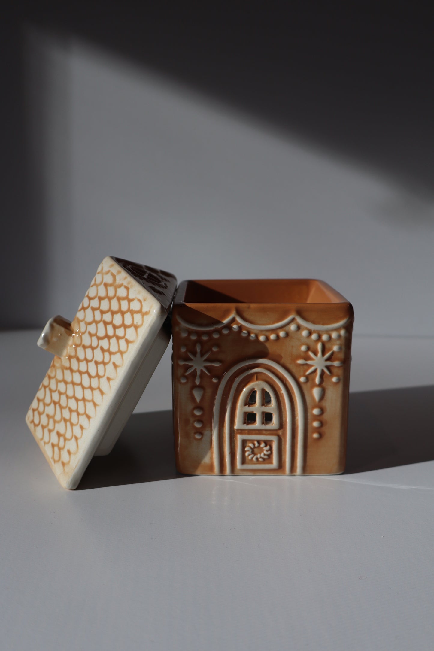 Ceramic Gingerbread House Wax Warmer