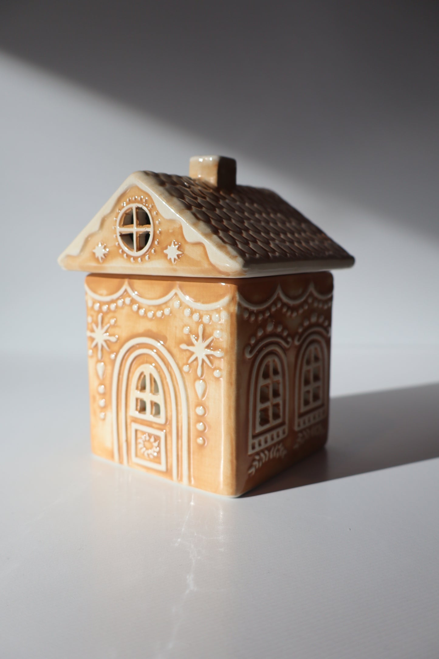 Ceramic Gingerbread House Wax Warmer