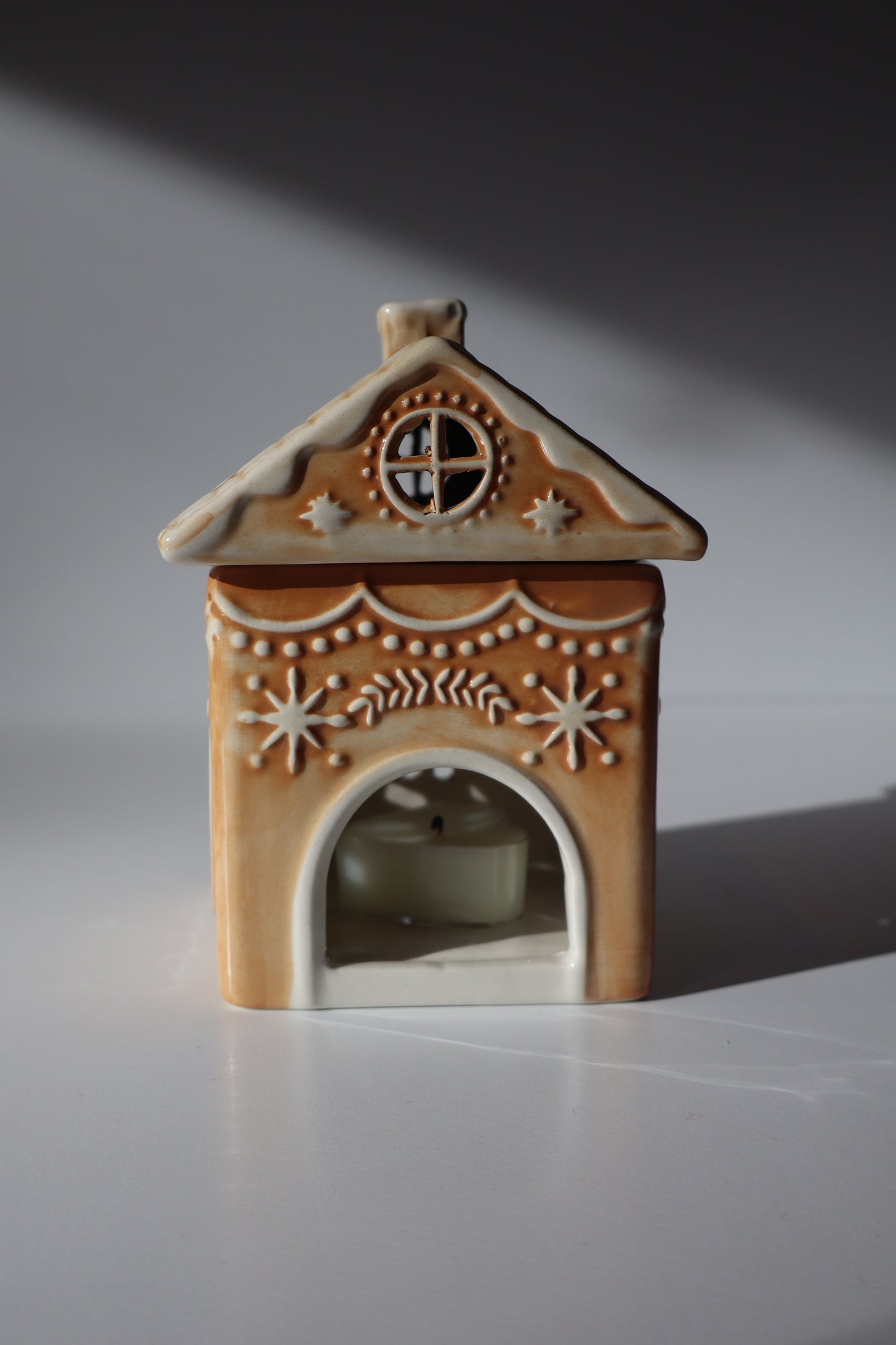 Ceramic Gingerbread House Wax Warmer