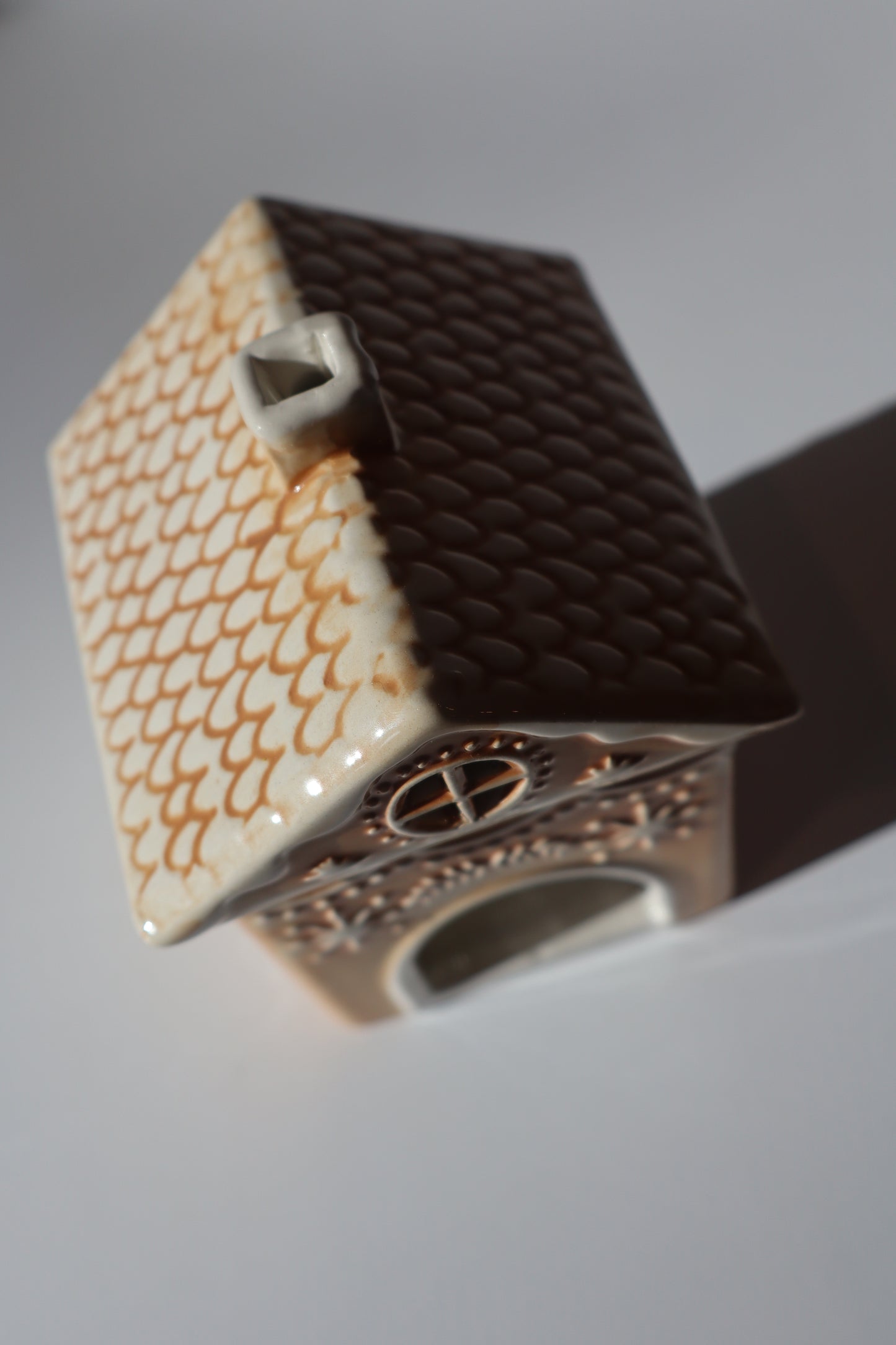 Ceramic Gingerbread House Wax Warmer