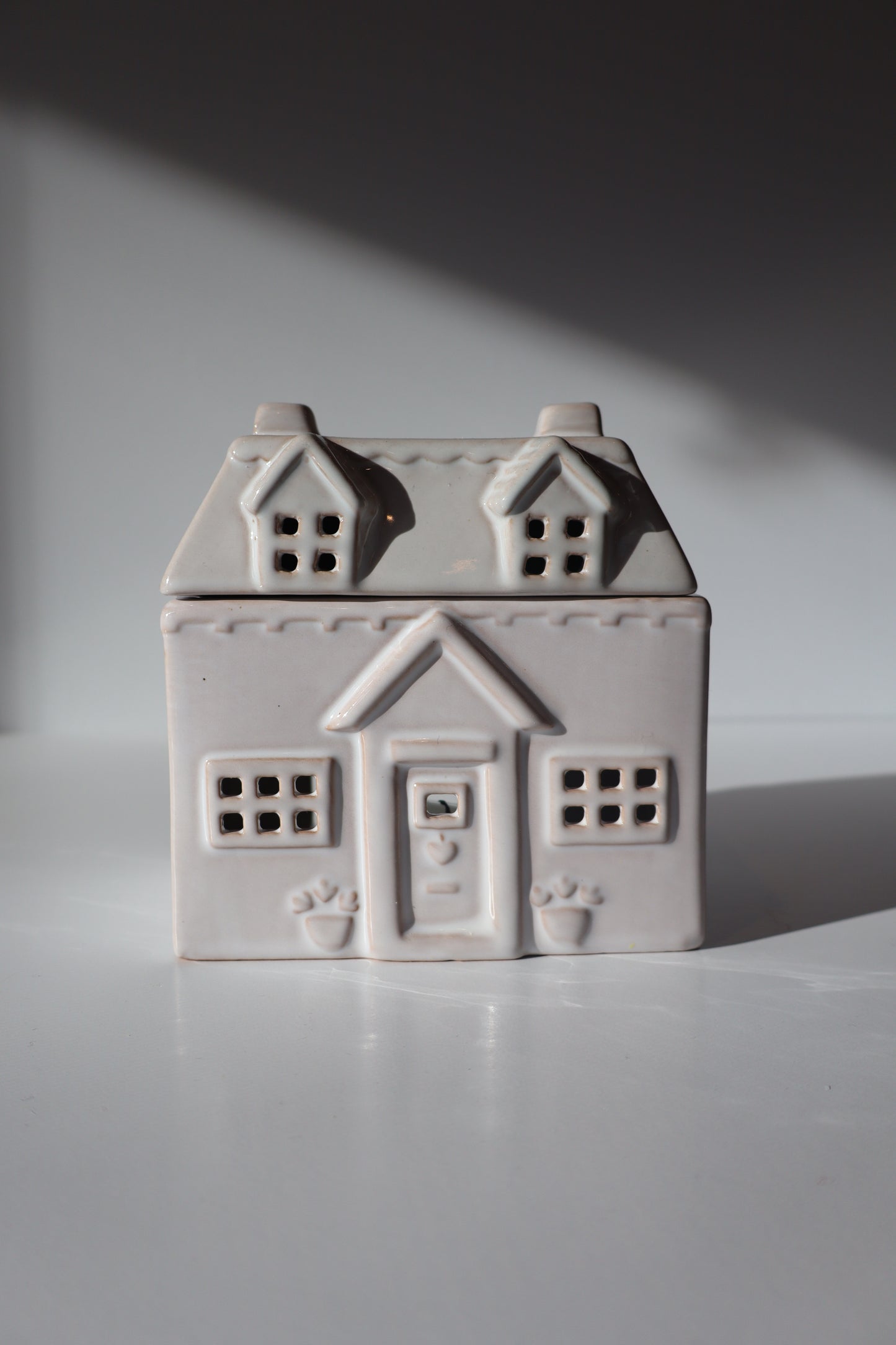 Ceramic White House Wax Warmer