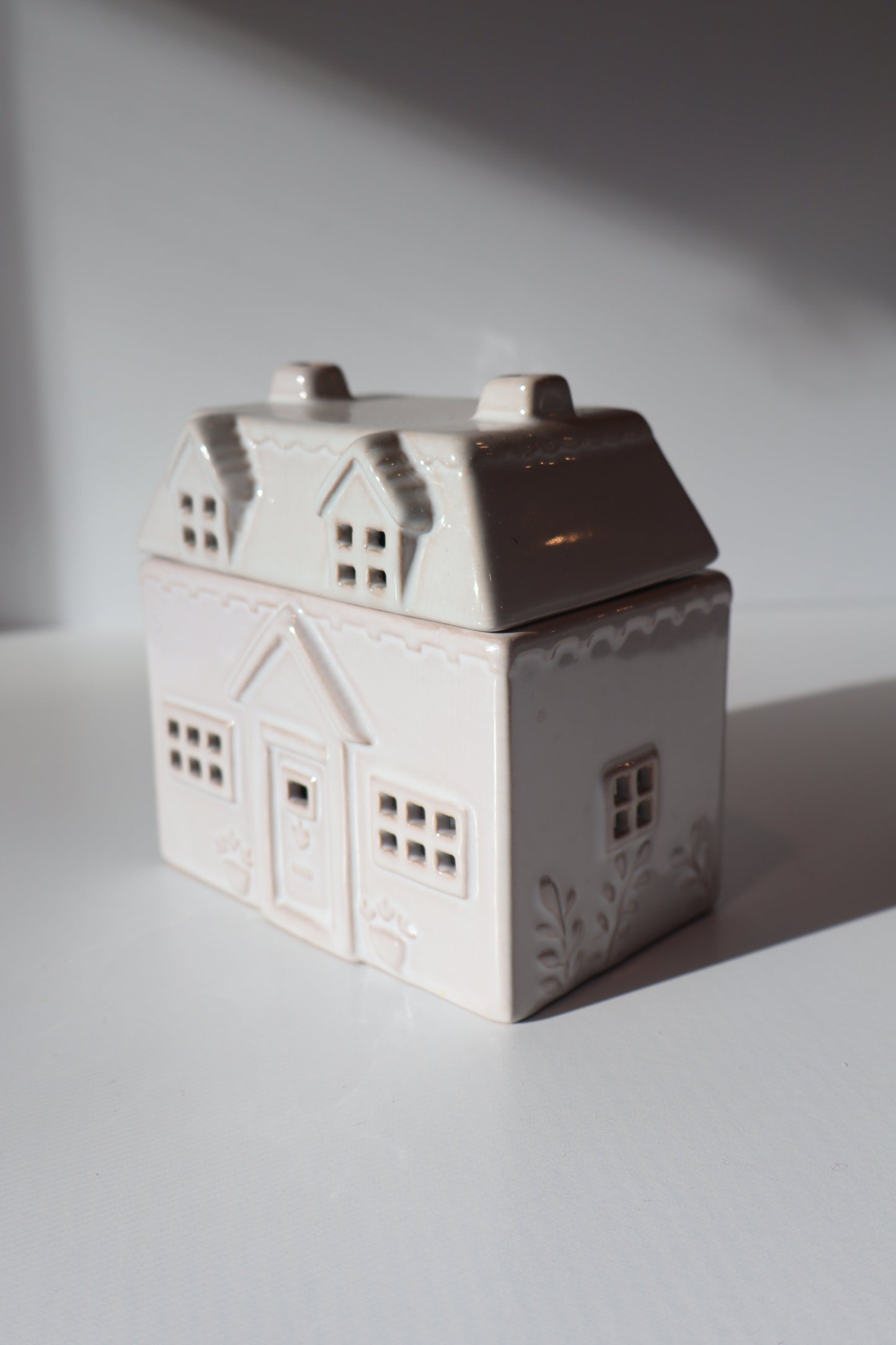Ceramic White House Wax Warmer
