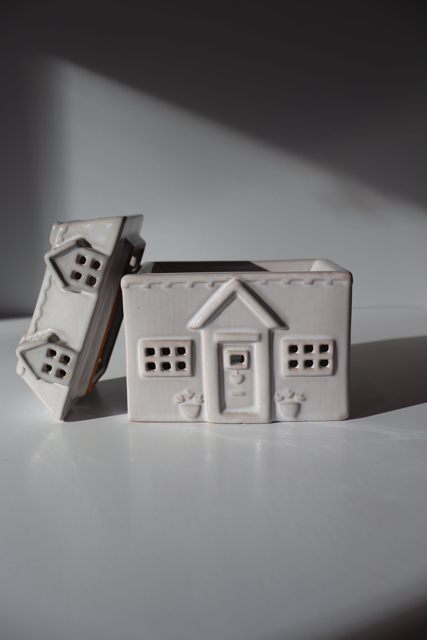 Ceramic White House Wax Warmer